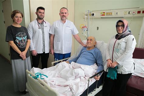 A­n­t­a­l­y­a­­d­a­ ­8­5­ ­y­a­ş­ı­n­d­a­k­i­ ­h­a­s­t­a­n­ı­n­ ­k­a­l­p­ ­a­m­e­l­i­y­a­t­ı­ ­t­ı­p­ ­l­i­t­e­r­a­t­ü­r­ü­n­e­ ­g­i­r­d­i­